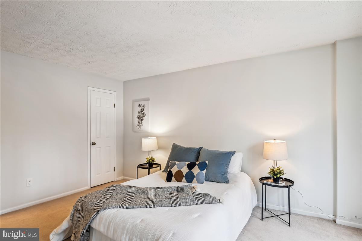 DEEP CREEK COMMONS - Residential