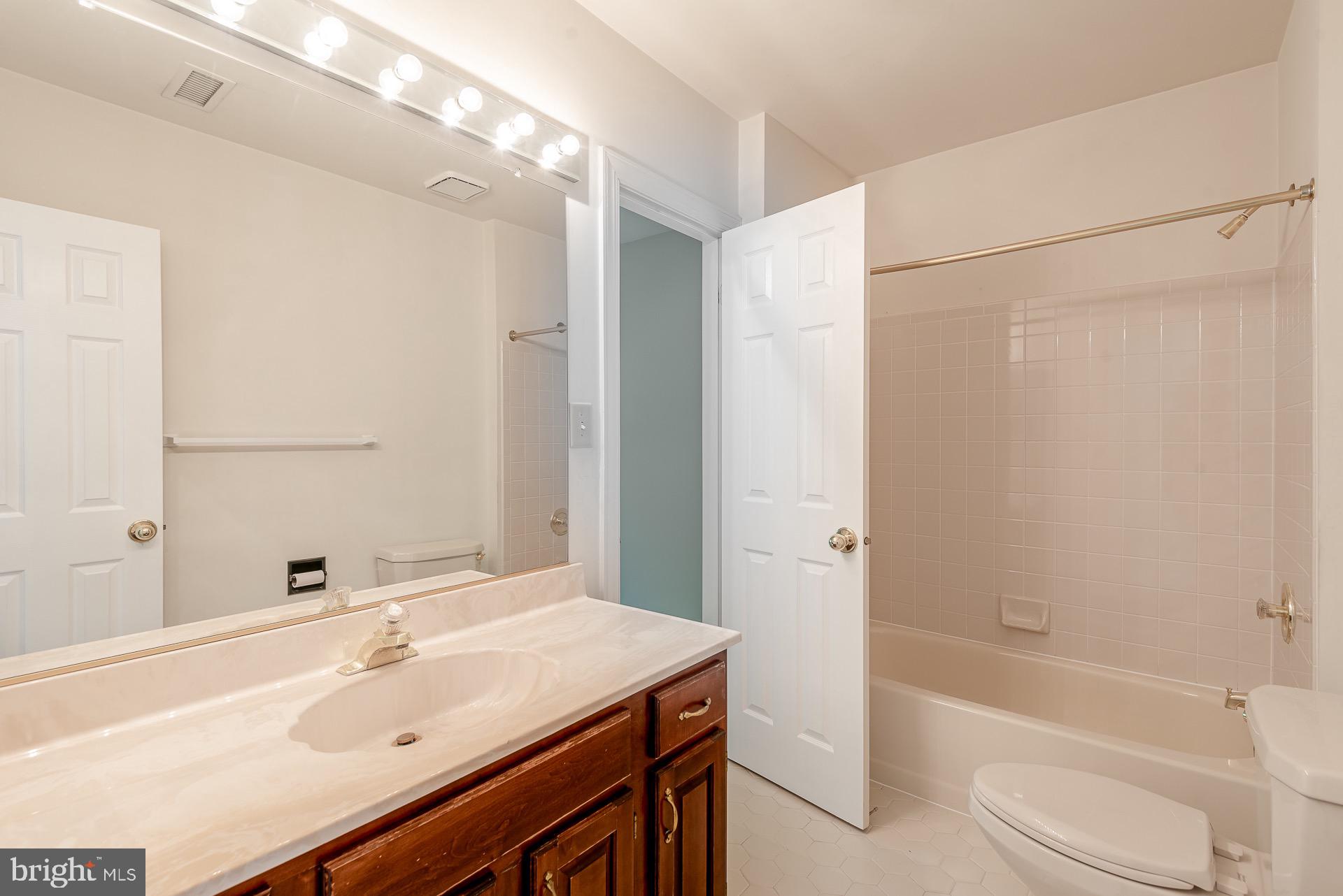 FAIRFAX HILLS - Residential Lease