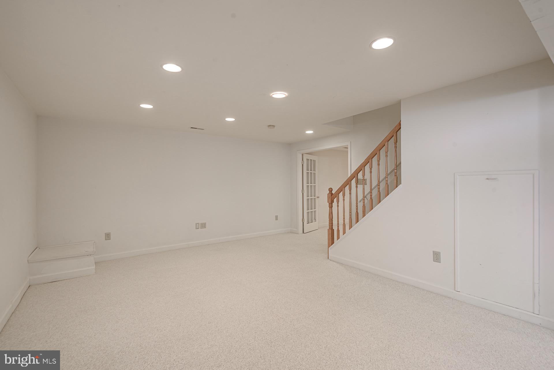 FAIRFAX HILLS - Residential Lease