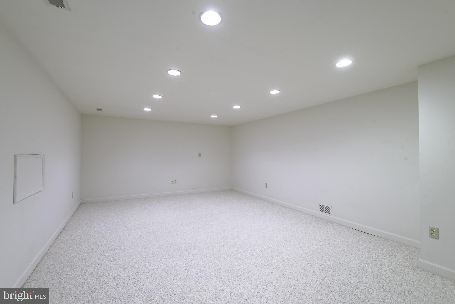 FAIRFAX HILLS - Residential Lease