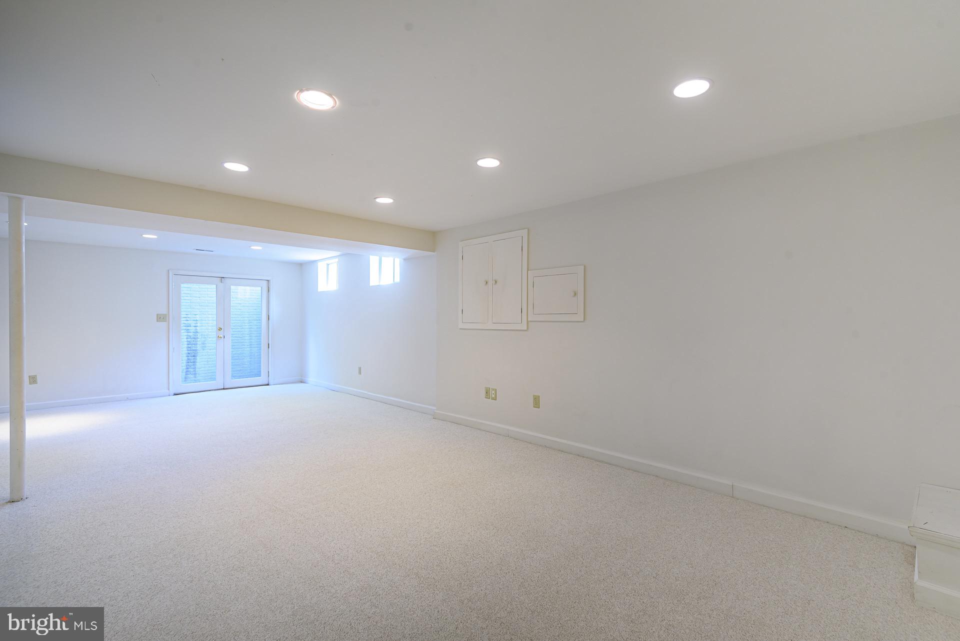 FAIRFAX HILLS - Residential Lease