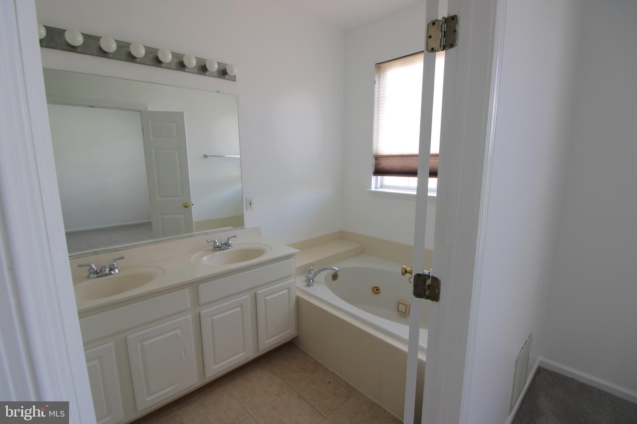 KING FARM WATKINS POND - Residential Lease