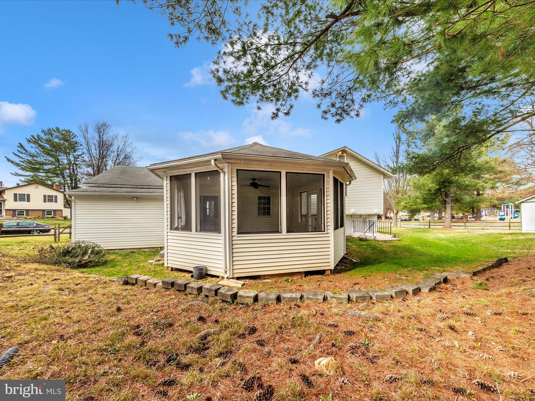 FLOWER HILL - Residential