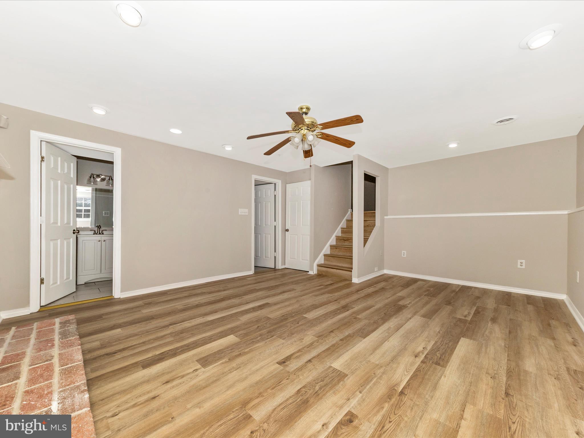 FLOWER HILL - Residential