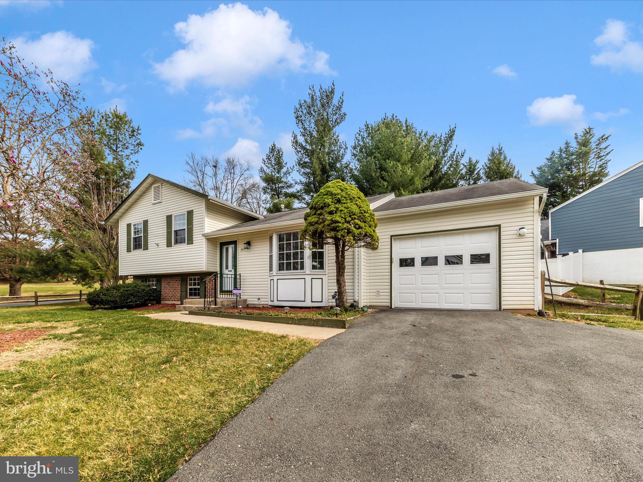 FLOWER HILL - Residential