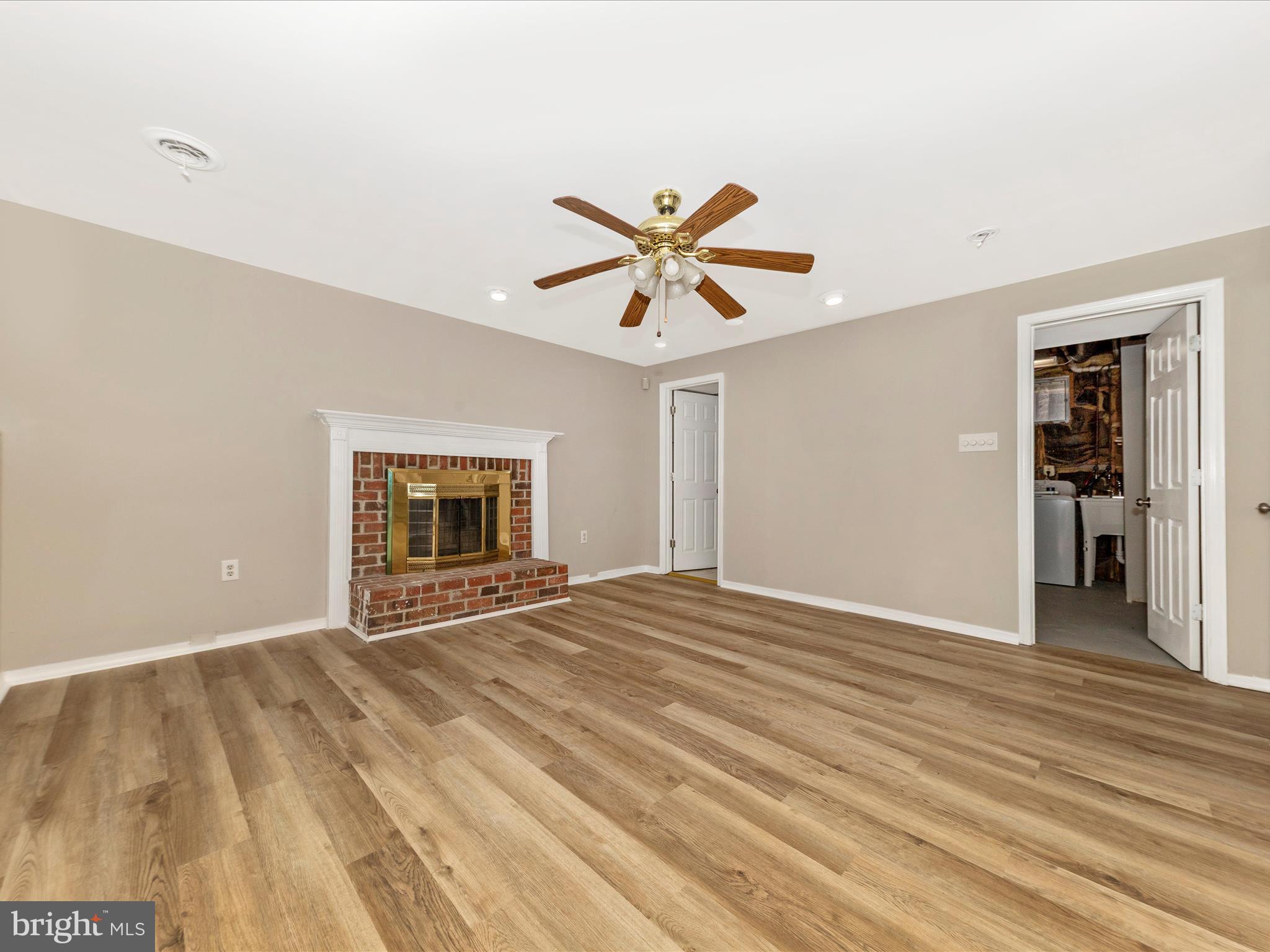 FLOWER HILL - Residential