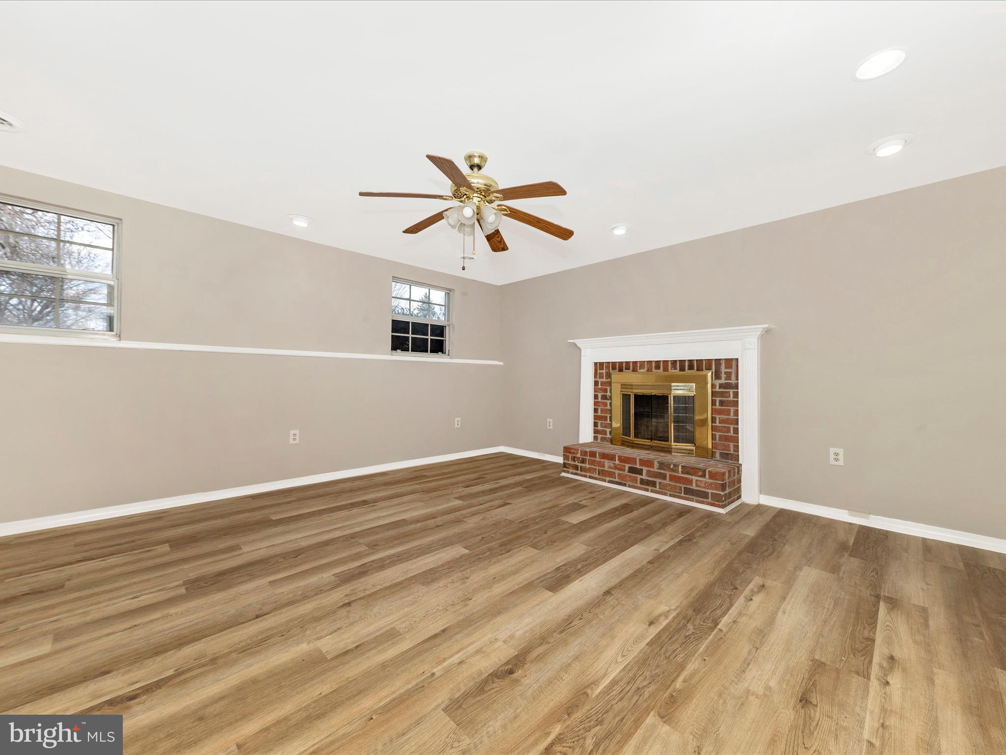 FLOWER HILL - Residential