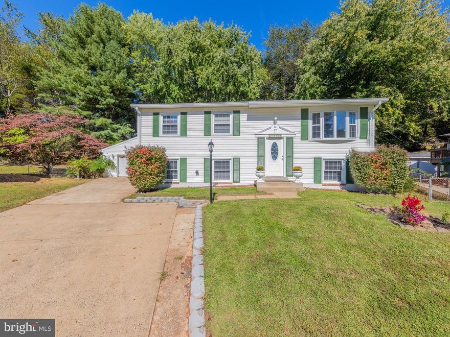 PRICE REDUCTION BY SELLER!!! COME WRITE AN OFFER ON THIS; Beautiful Colonial home with all the renovations one can hope for. Flooring is laminate/waterproof. The roof was installed in 2019.  A huge garage and parking for multiple cars on the driveway. Located on a cul-de-sec. All kitchen appliances have been updated  GRANITE COUNTER TOPS.  The basement has extra rec room and lots of storage, plus it is a walkout. The house has 2 beds and a full bath on the main level plus living area. The lower level has a huge rec room, plus extra room for storage, 1 more bedroom and a full bath and washer/dryer. 
Motivated Seller-