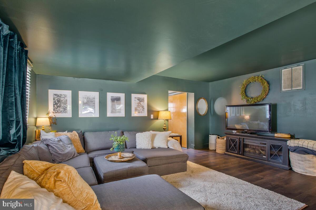 SHOREHAM BEACH - Residential