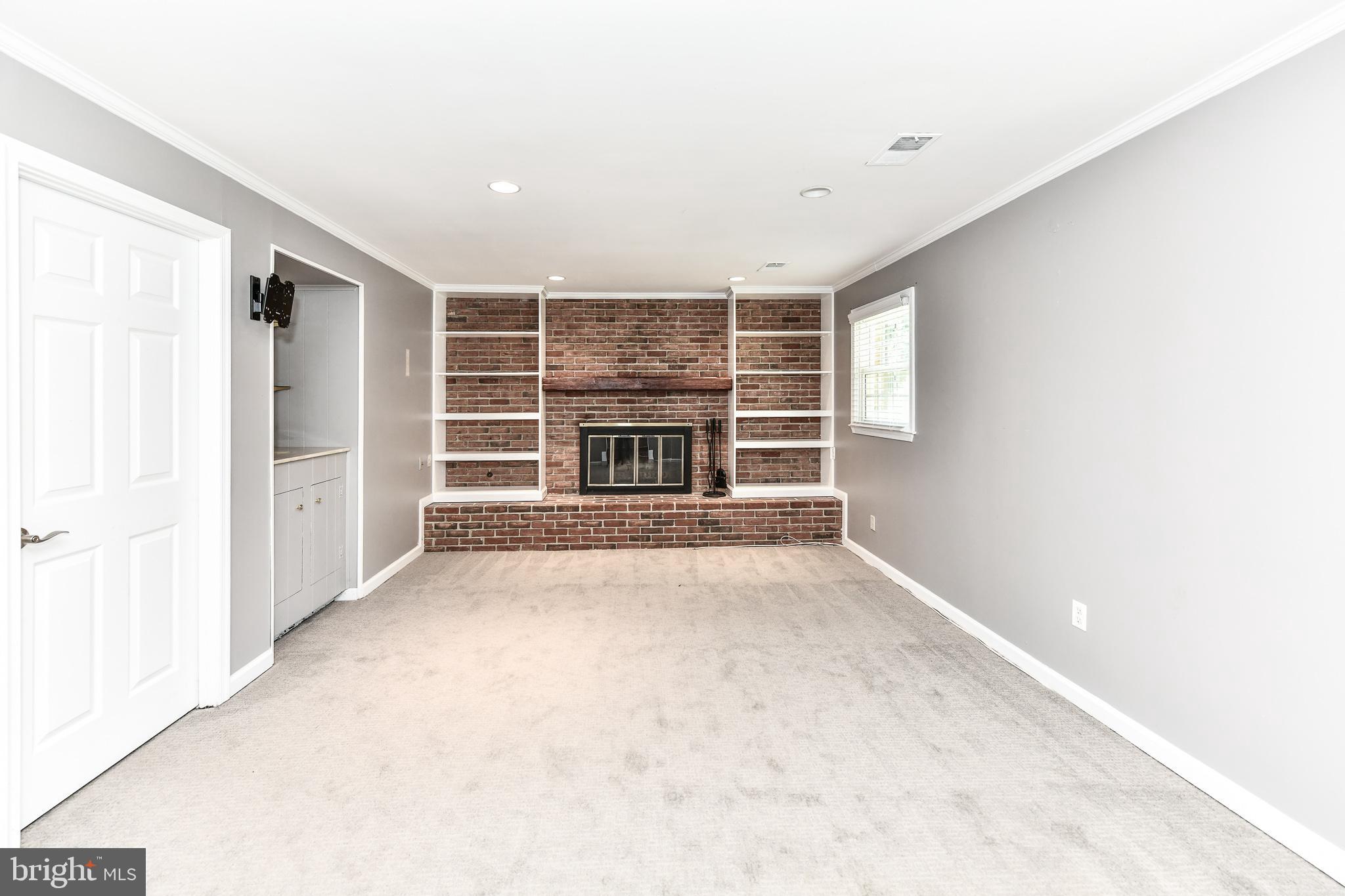 BRIARWOOD - Residential Lease