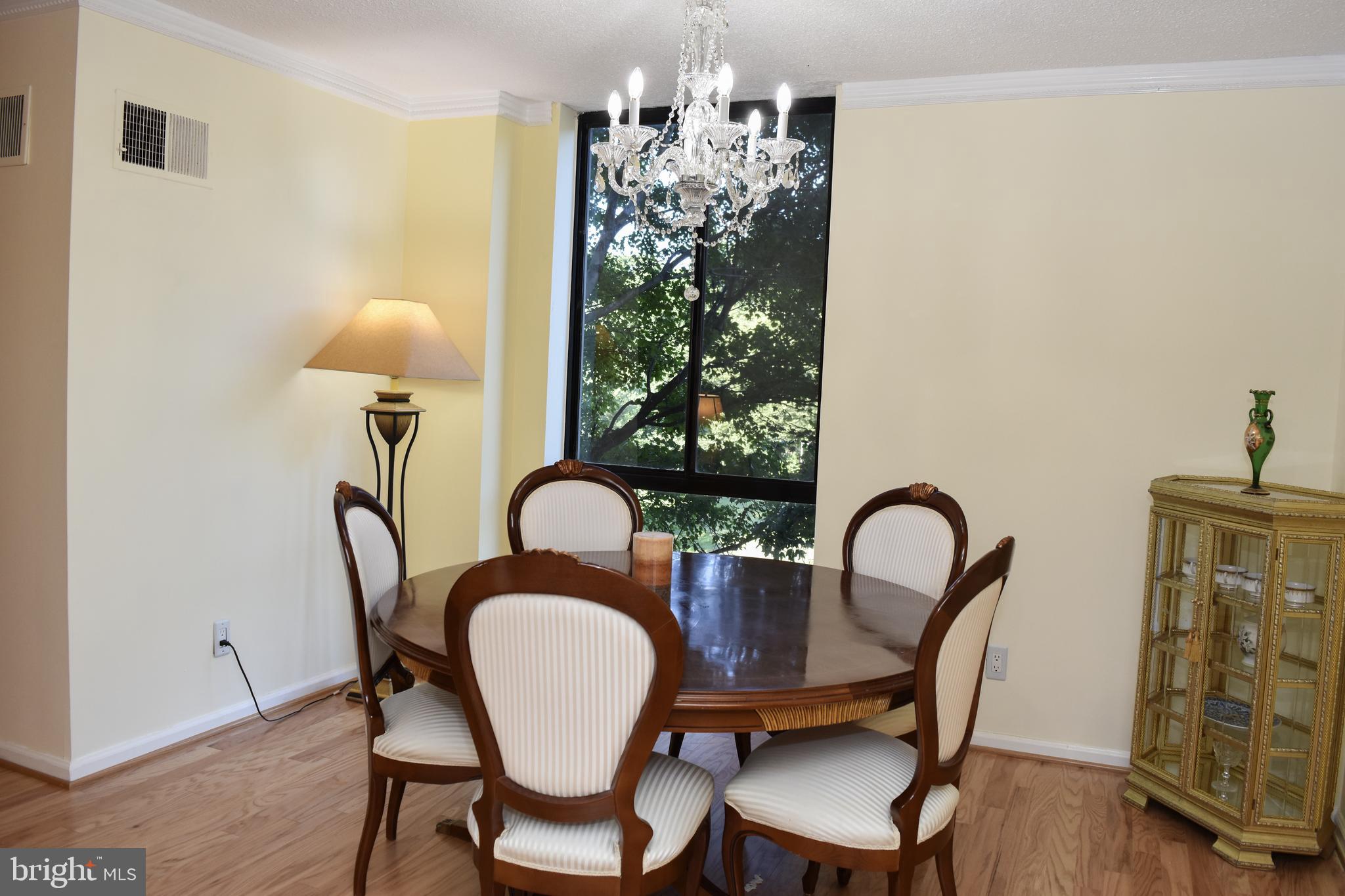 IDYLWOOD TOWERS - Residential