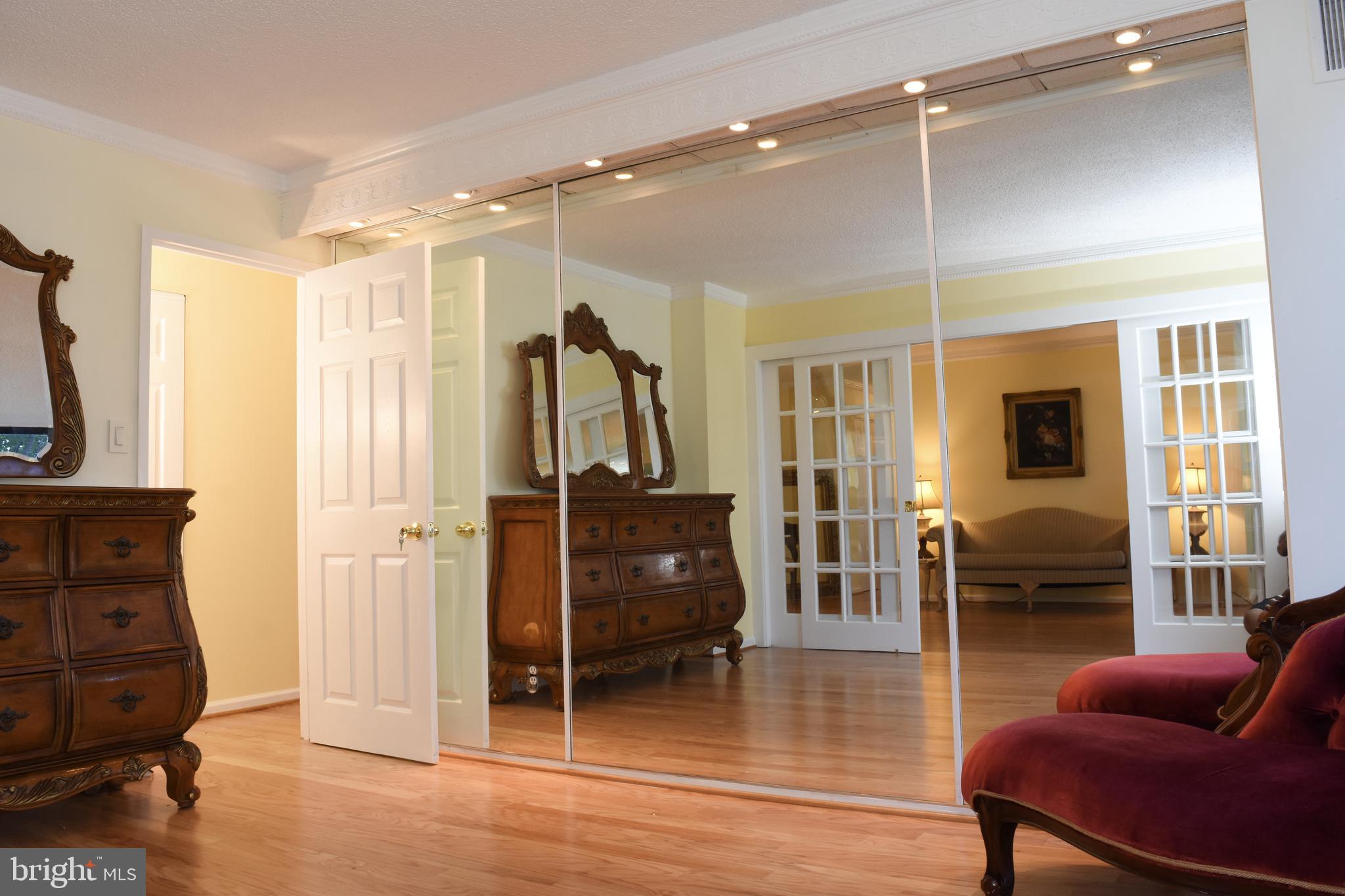 IDYLWOOD TOWERS - Residential