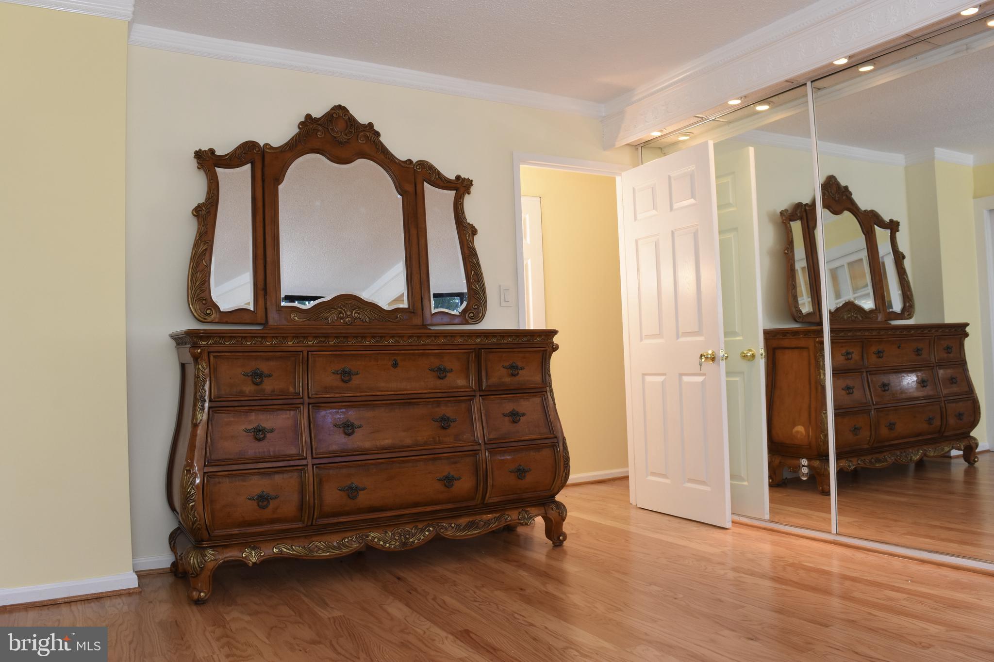 IDYLWOOD TOWERS - Residential