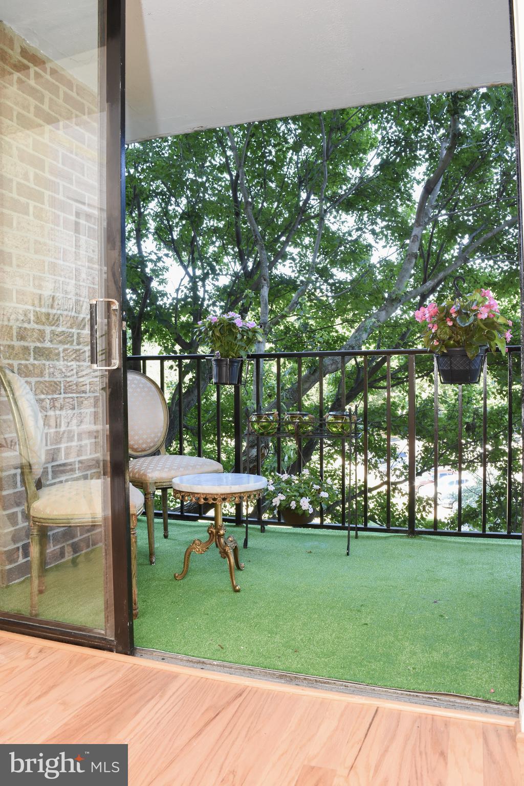 IDYLWOOD TOWERS - Residential