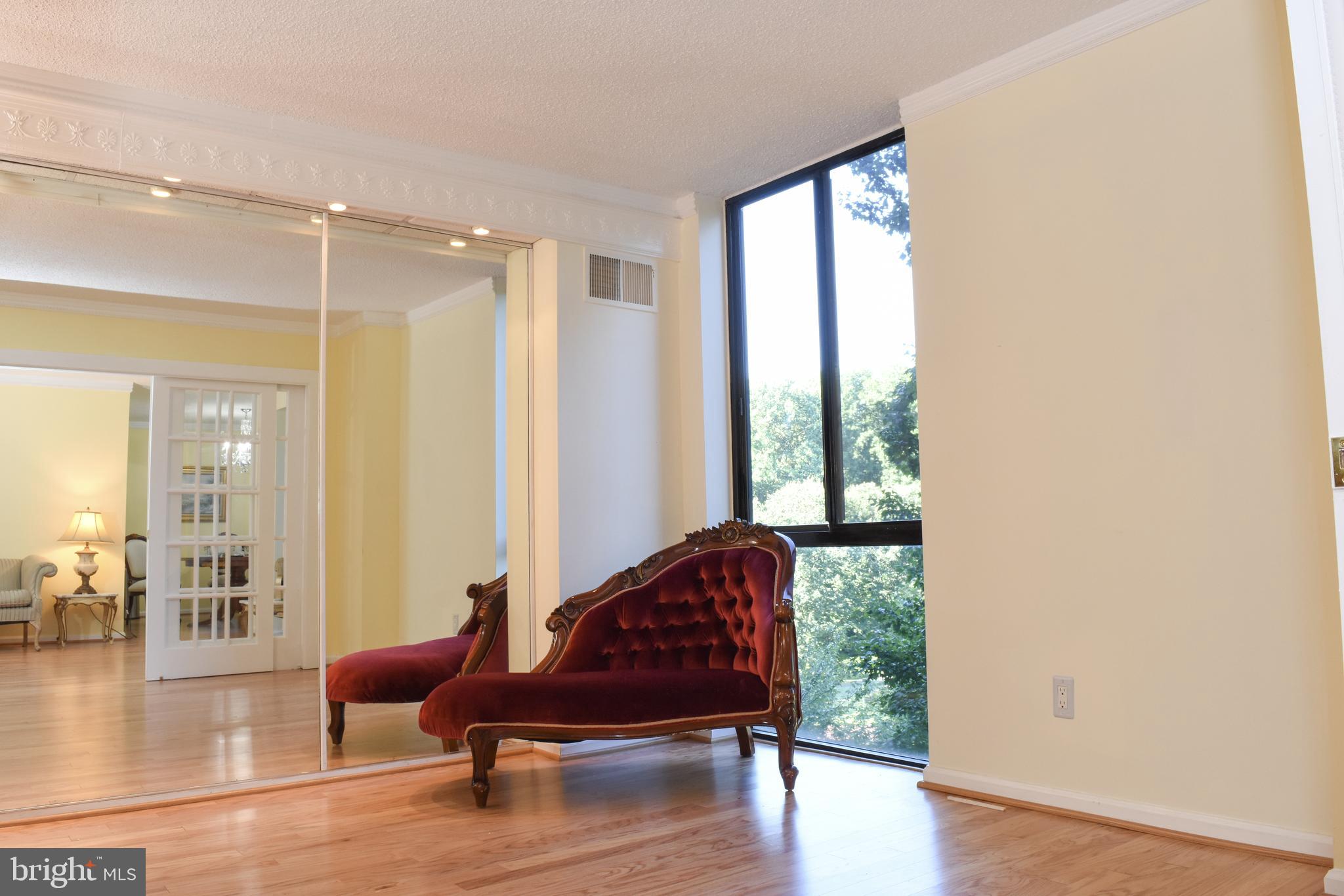 IDYLWOOD TOWERS - Residential