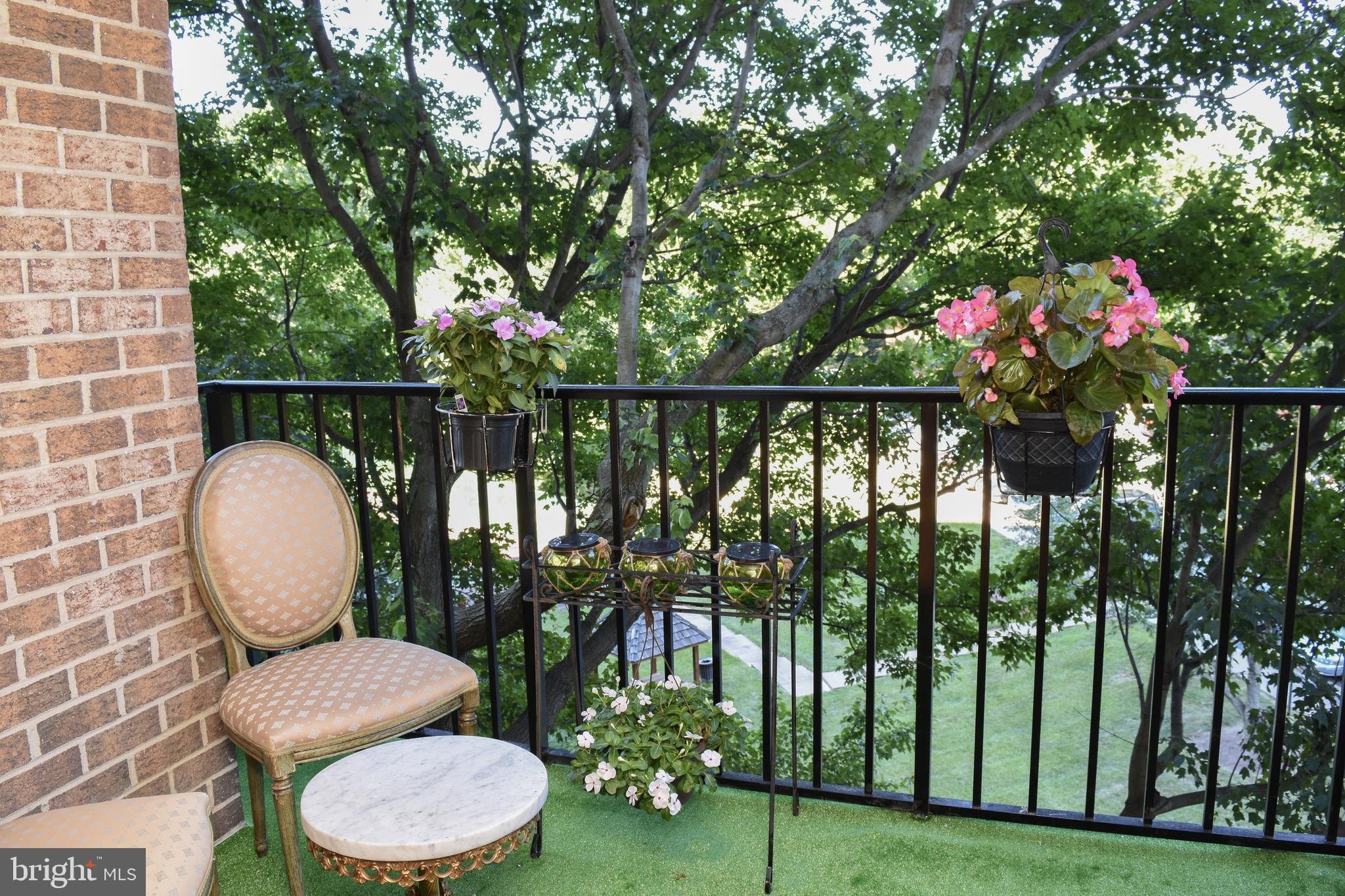 IDYLWOOD TOWERS - Residential