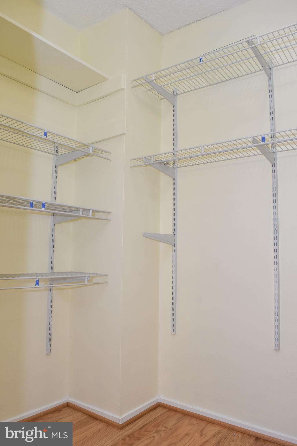 IDYLWOOD TOWERS - Residential