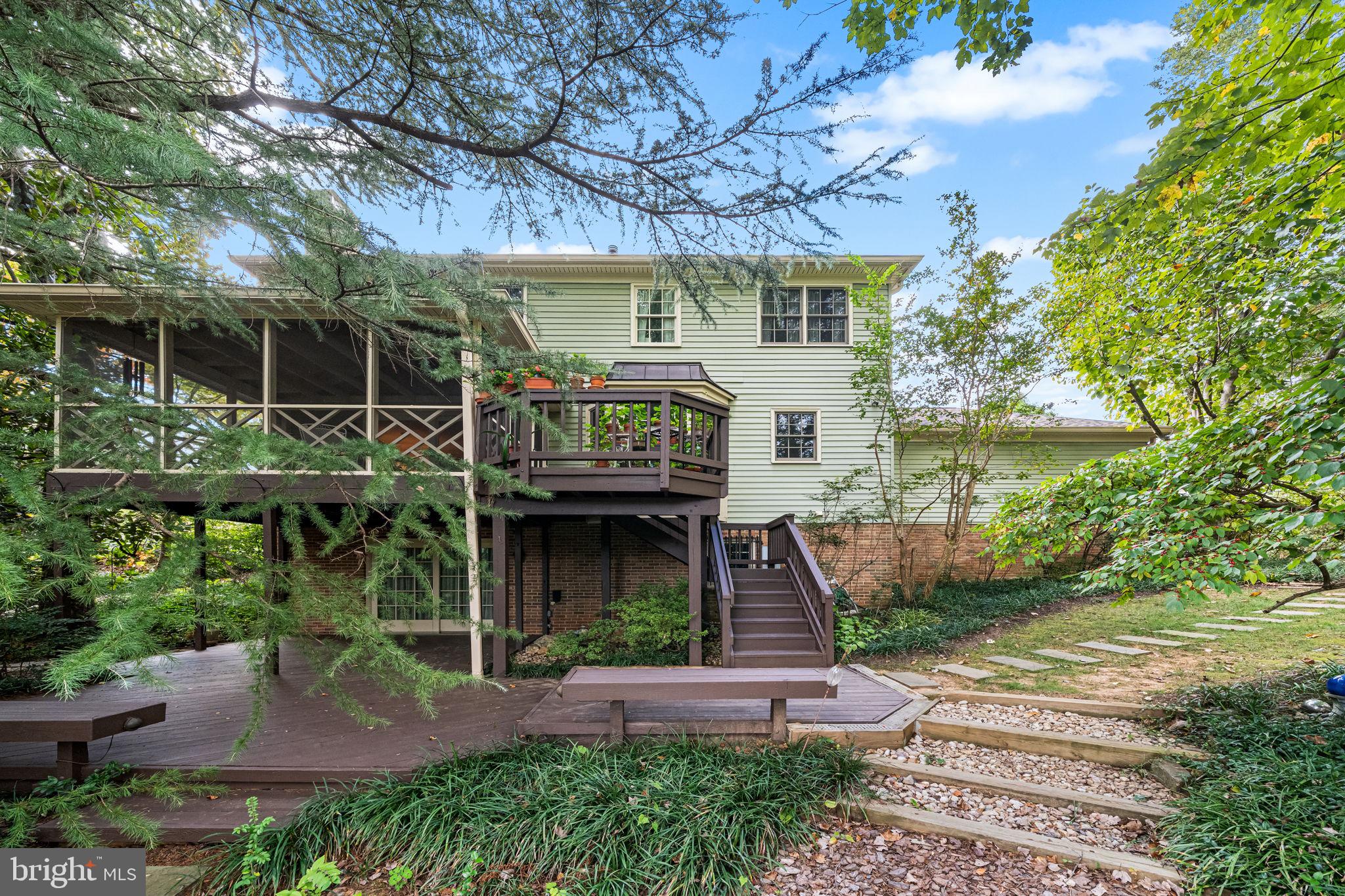 8311 CHAPEL LAKE COURT