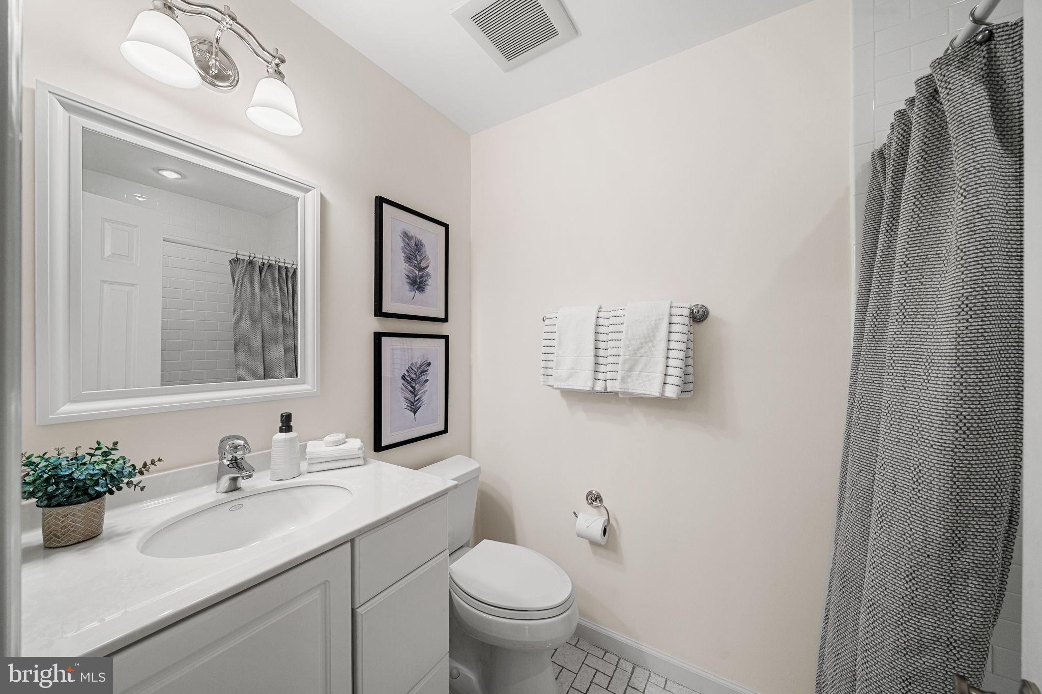 CHAPEL LAKE - Residential