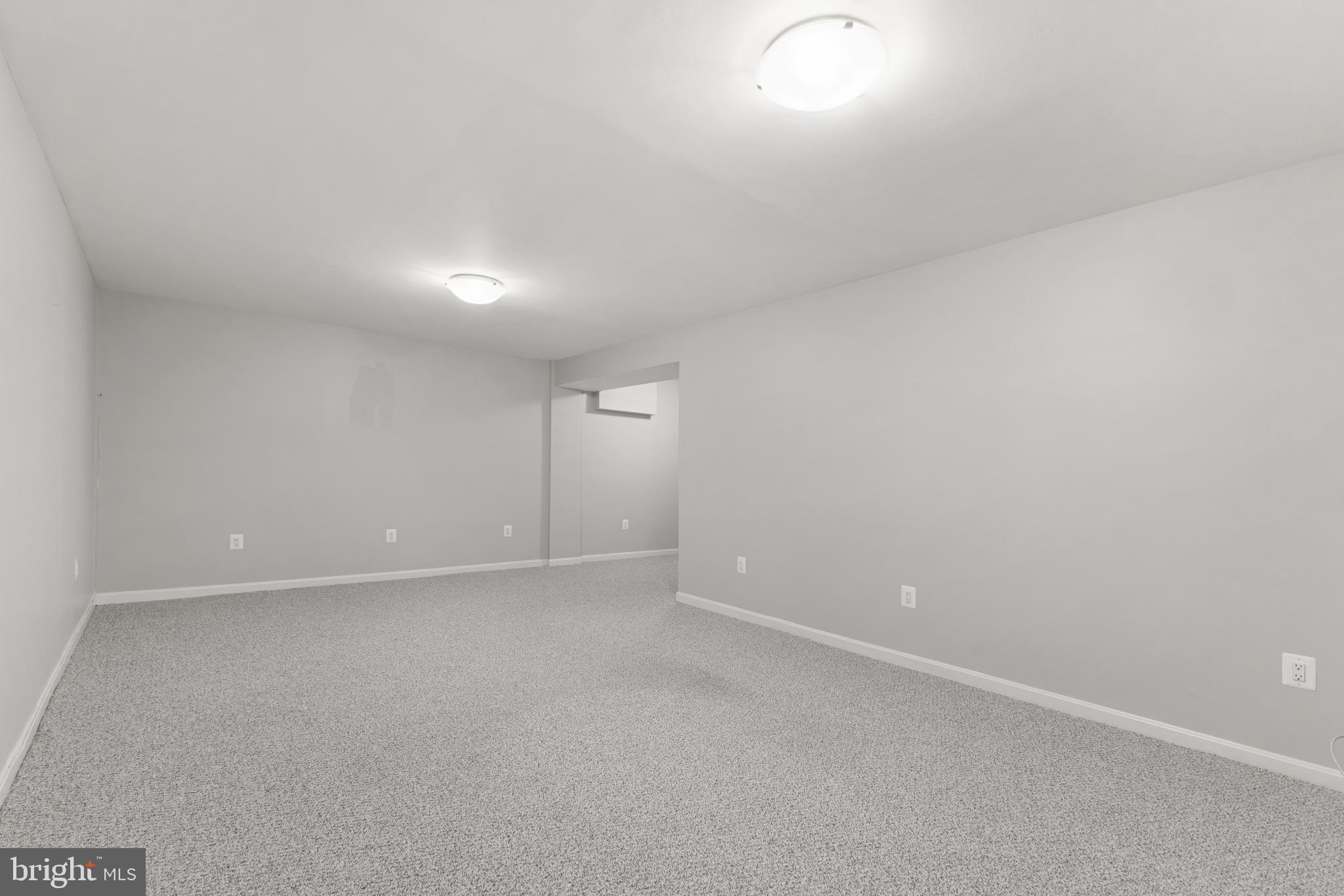 WILLIAMSBURG MANOR NORTH - Residential