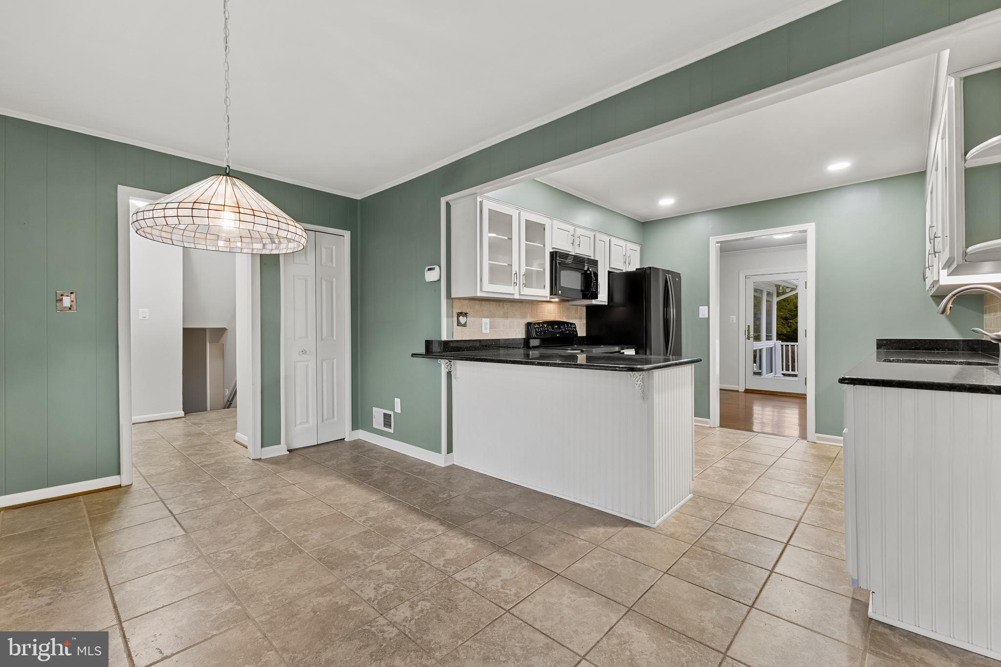 WILLIAMSBURG MANOR NORTH - Residential