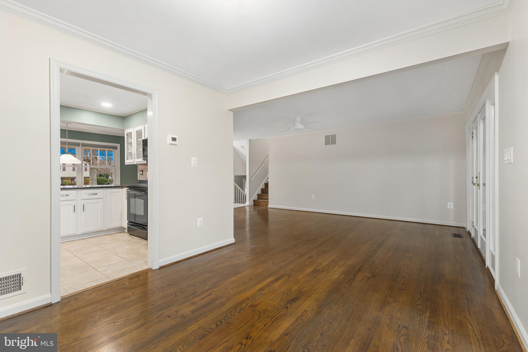 WILLIAMSBURG MANOR NORTH - Residential