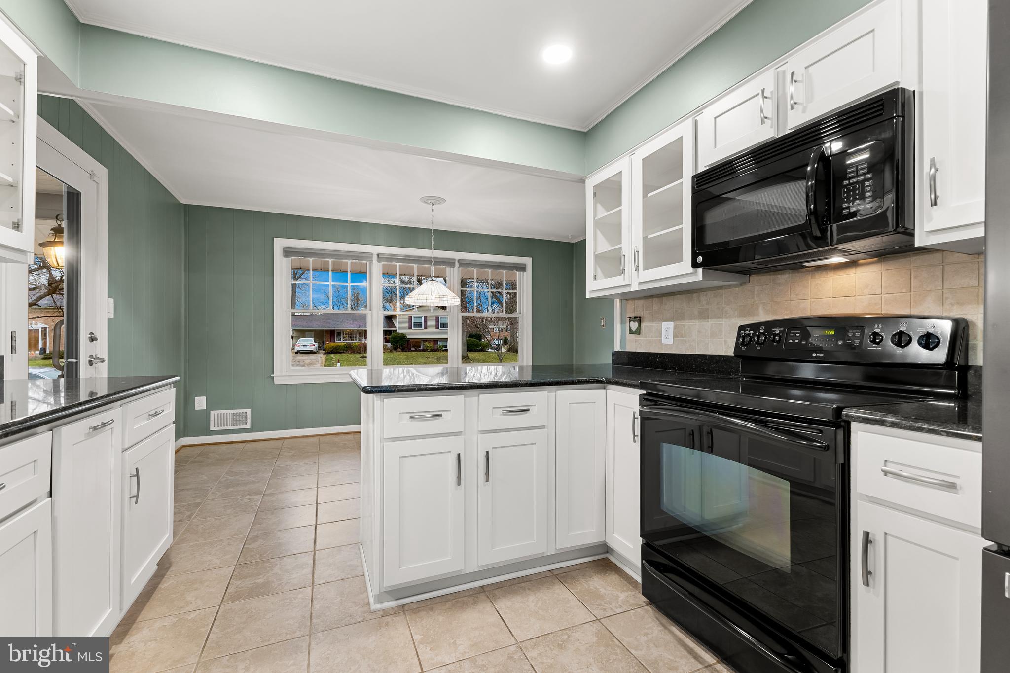 WILLIAMSBURG MANOR NORTH - Residential