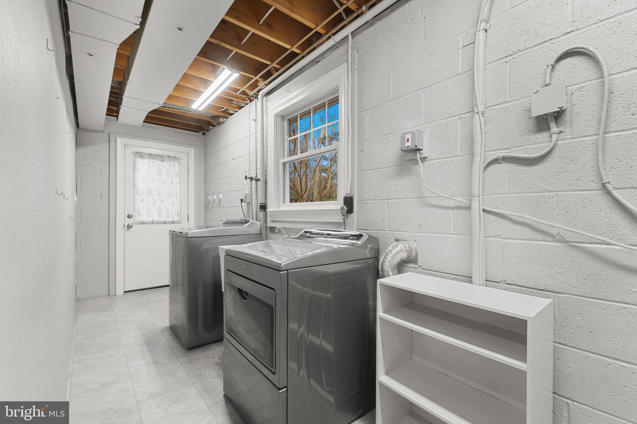 WILLIAMSBURG MANOR NORTH - Residential