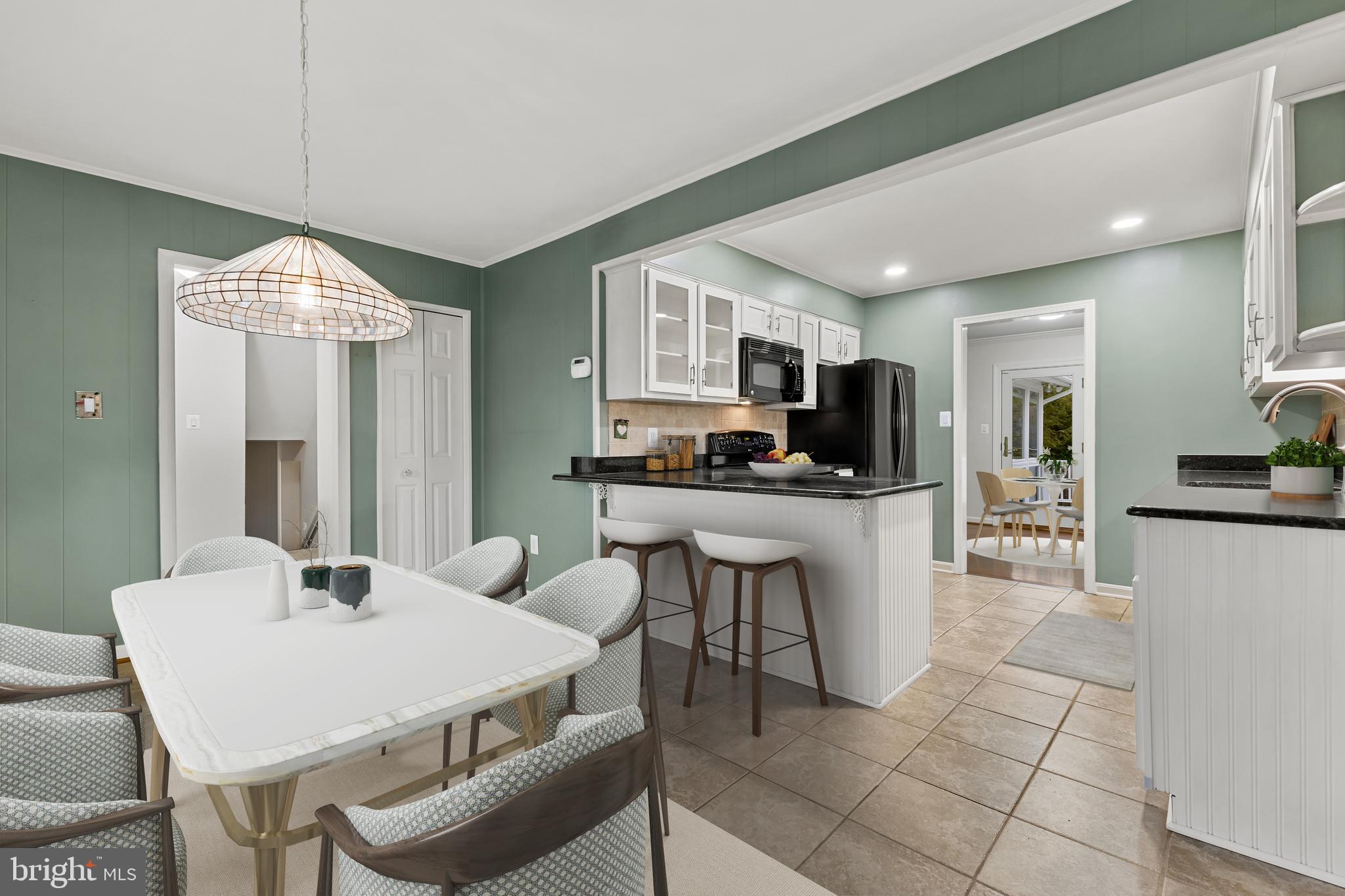 WILLIAMSBURG MANOR NORTH - Residential