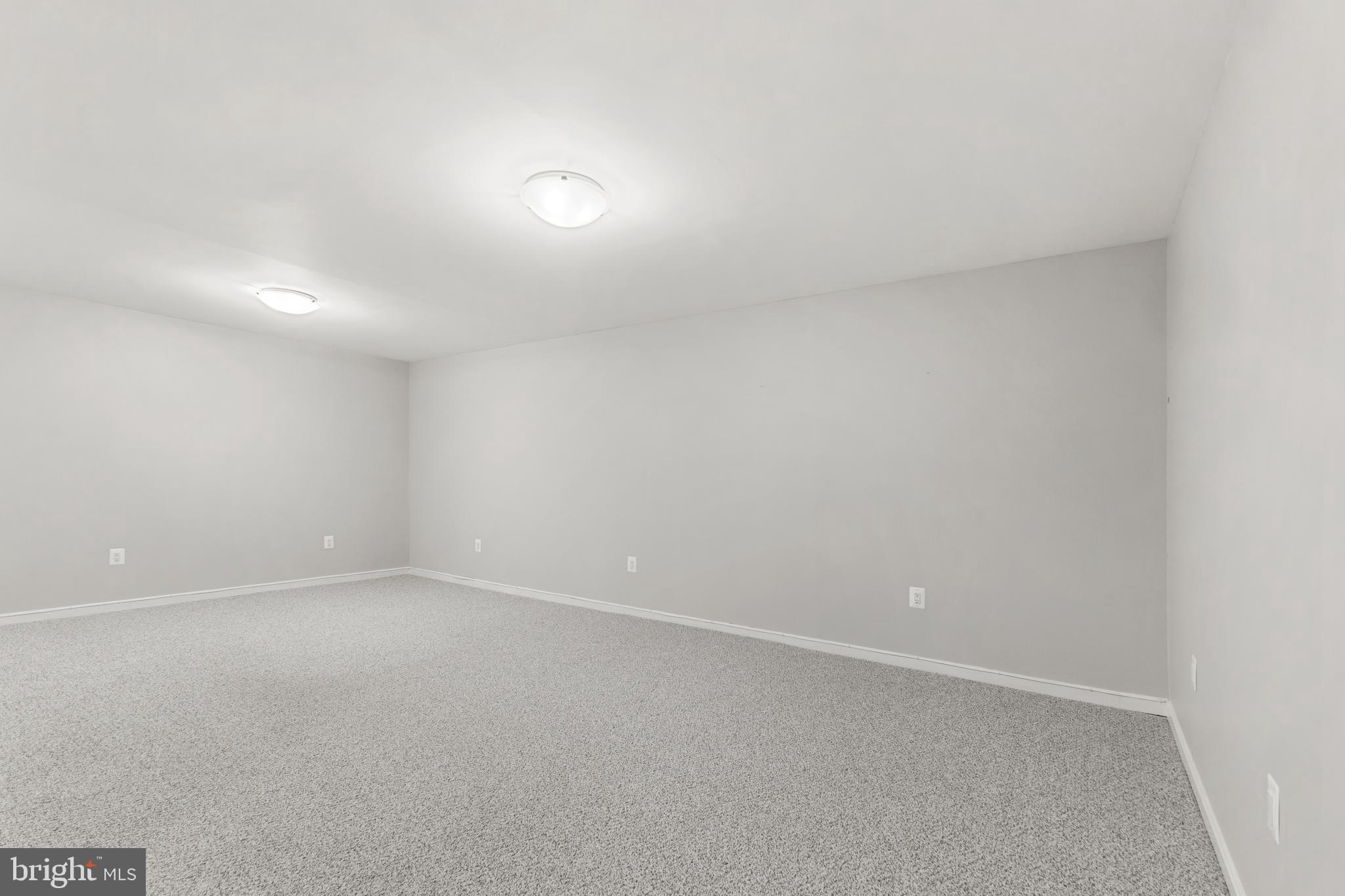 WILLIAMSBURG MANOR NORTH - Residential