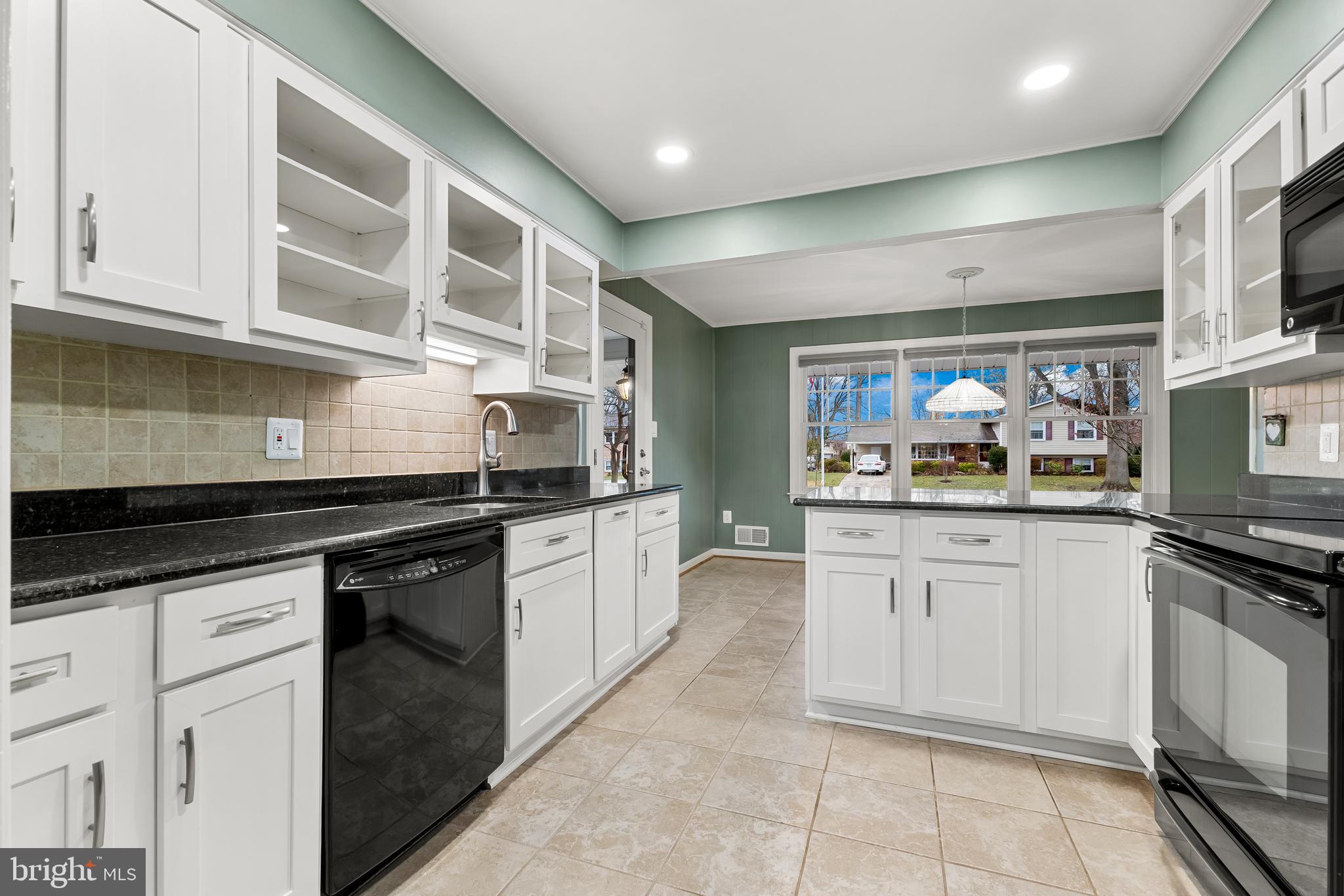 WILLIAMSBURG MANOR NORTH - Residential