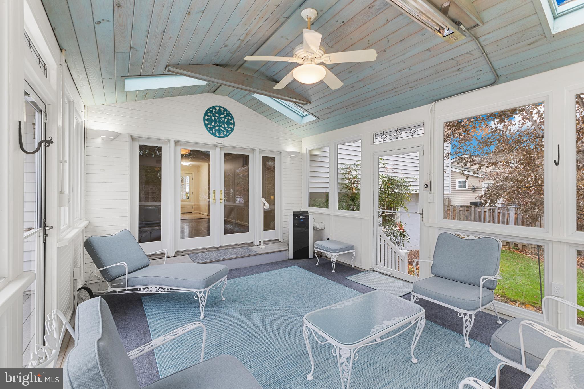 WILLIAMSBURG MANOR NORTH - Residential