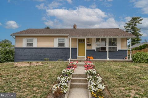 Homes For Sale - 1637 E Caracas Avenue<br/> HERSHEY, PA 17033