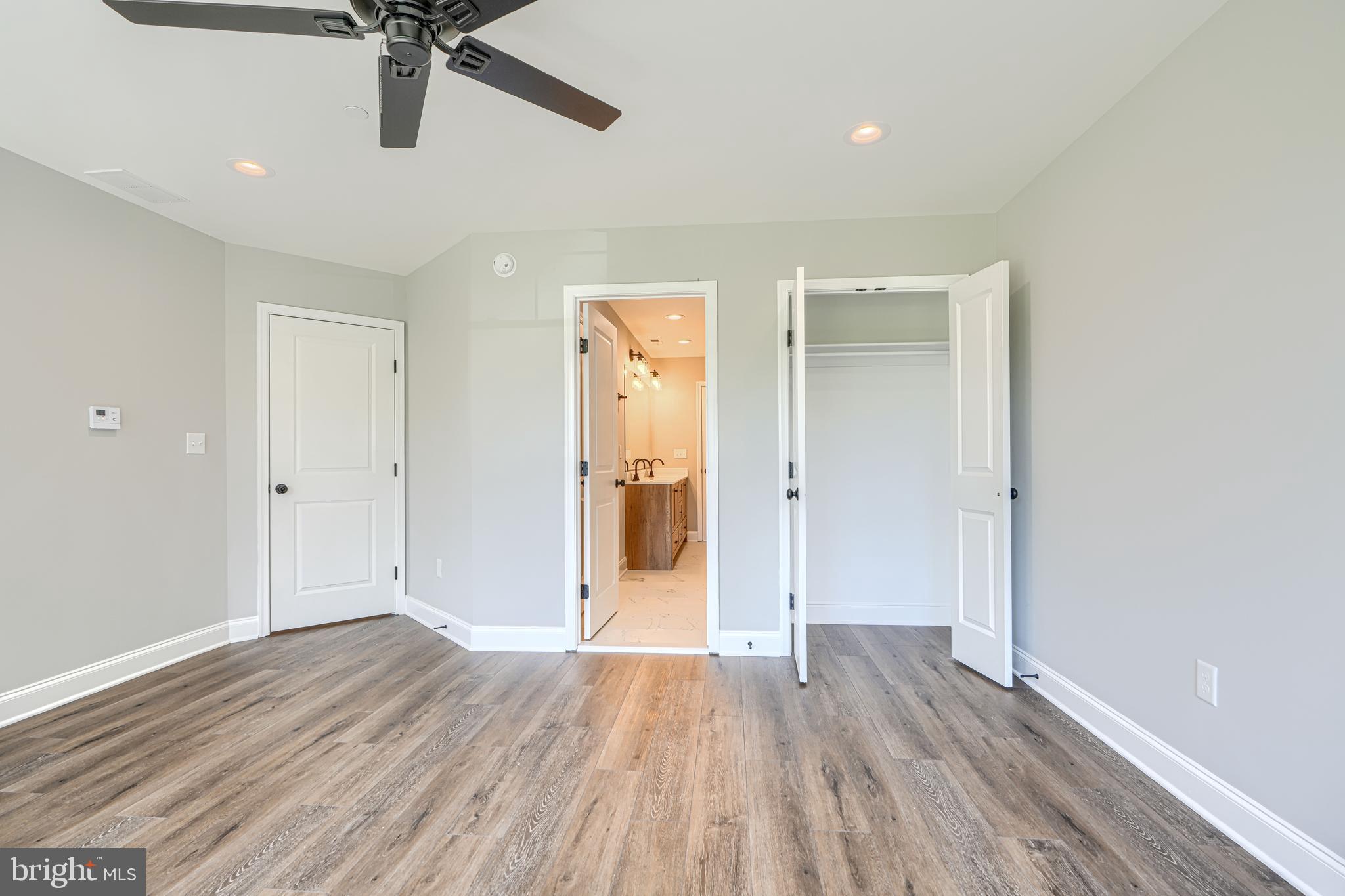 SHORELAND - Residential
