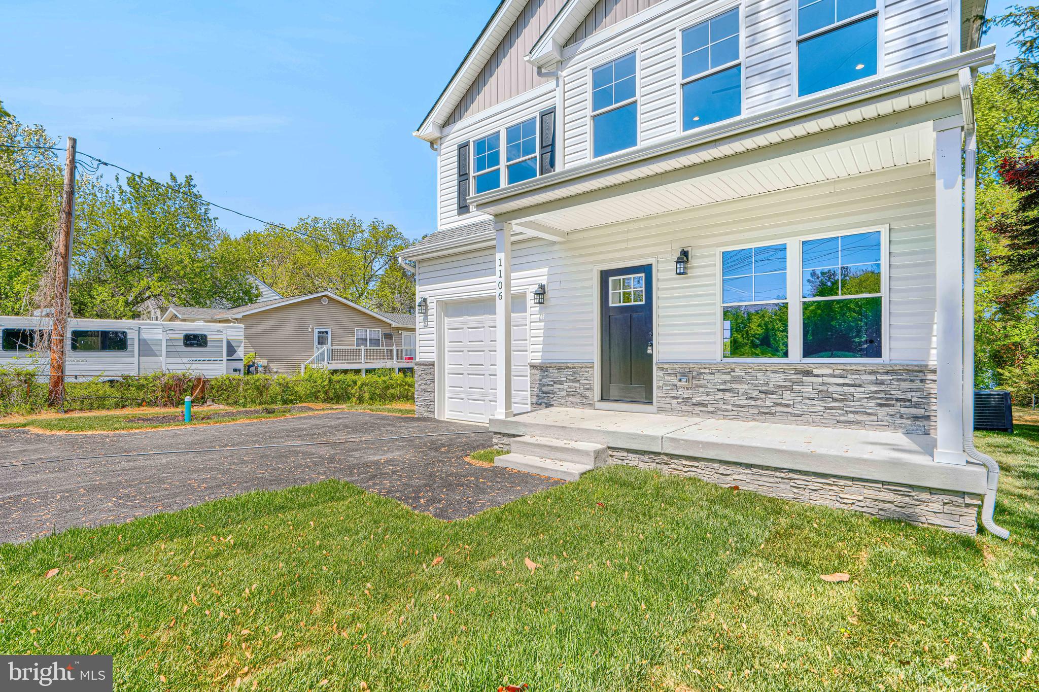 SHORELAND - Residential