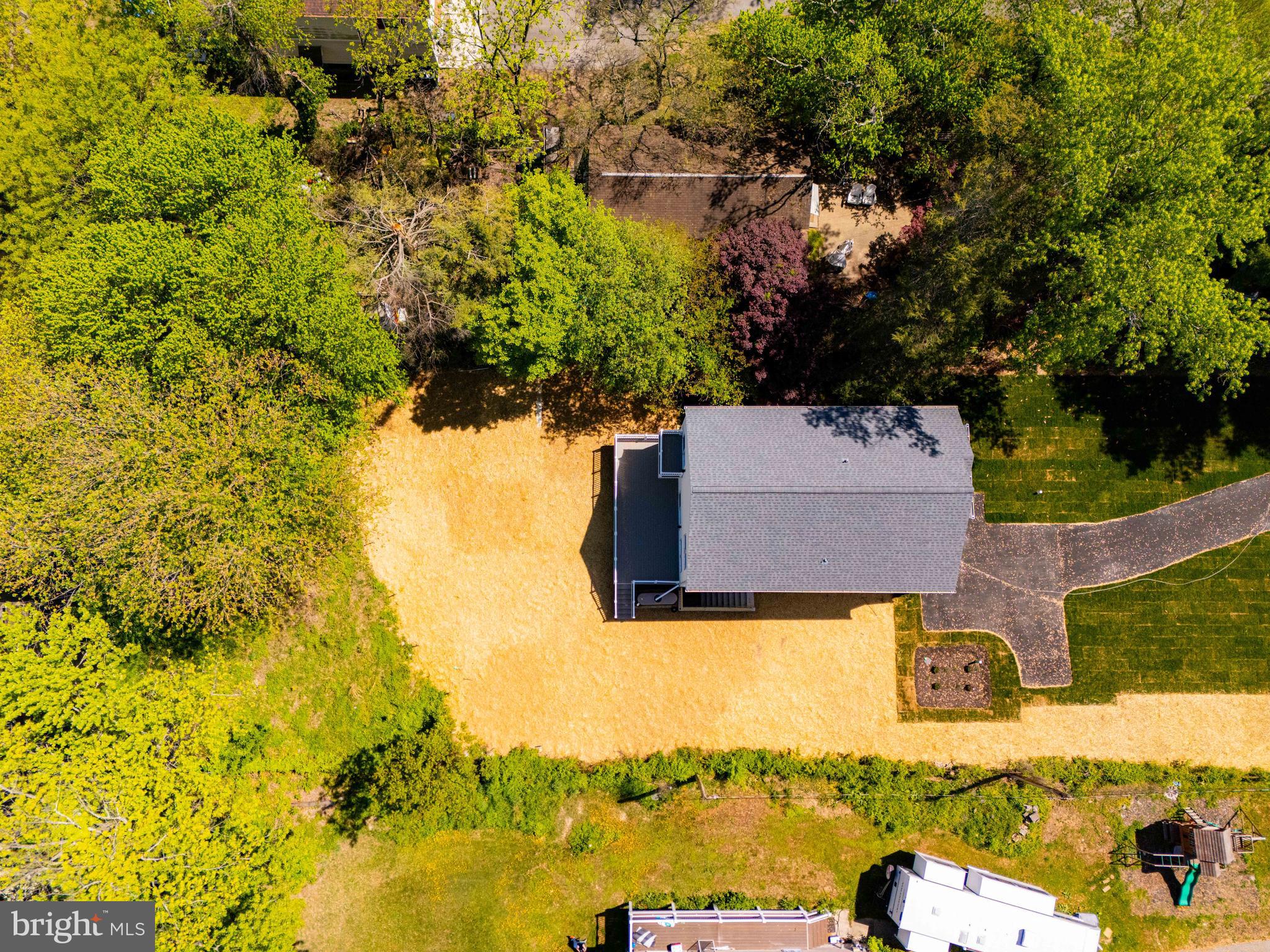SHORELAND - Residential