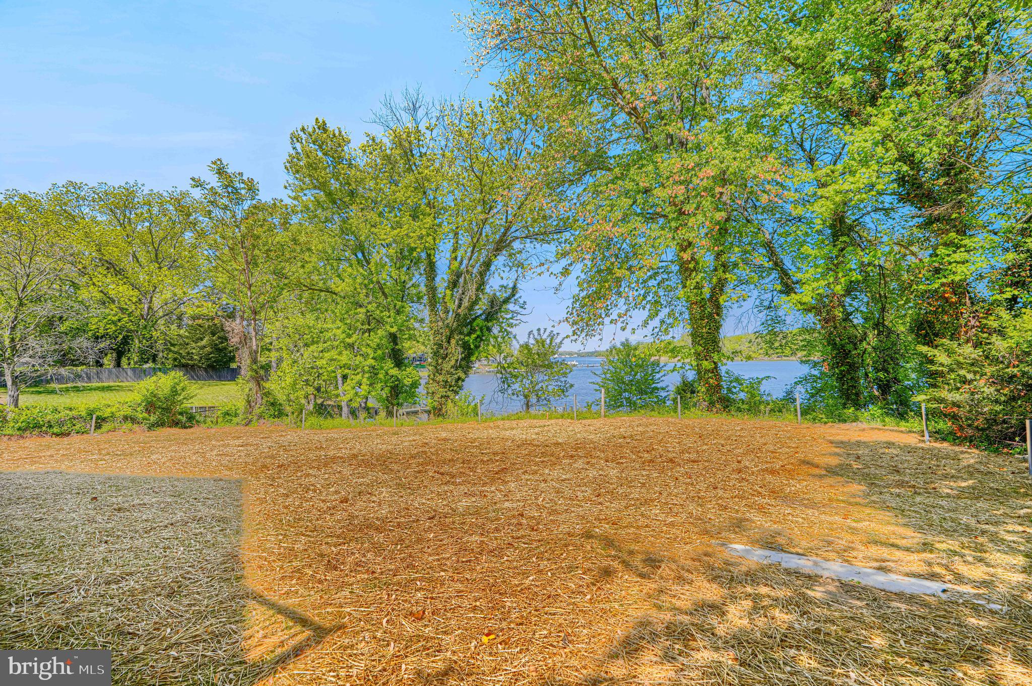SHORELAND - Residential