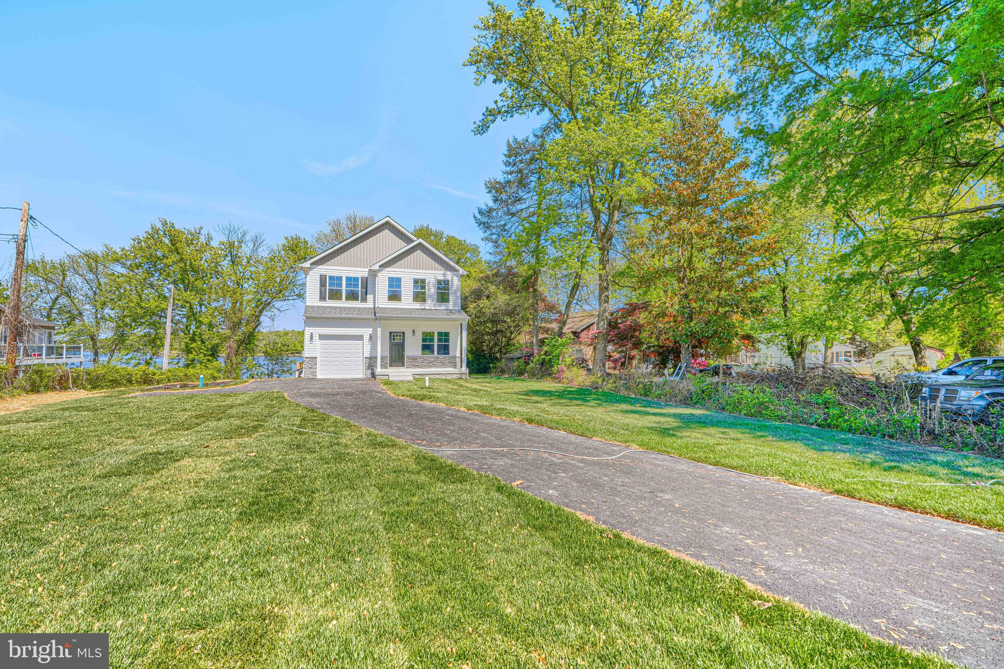 SHORELAND - Residential