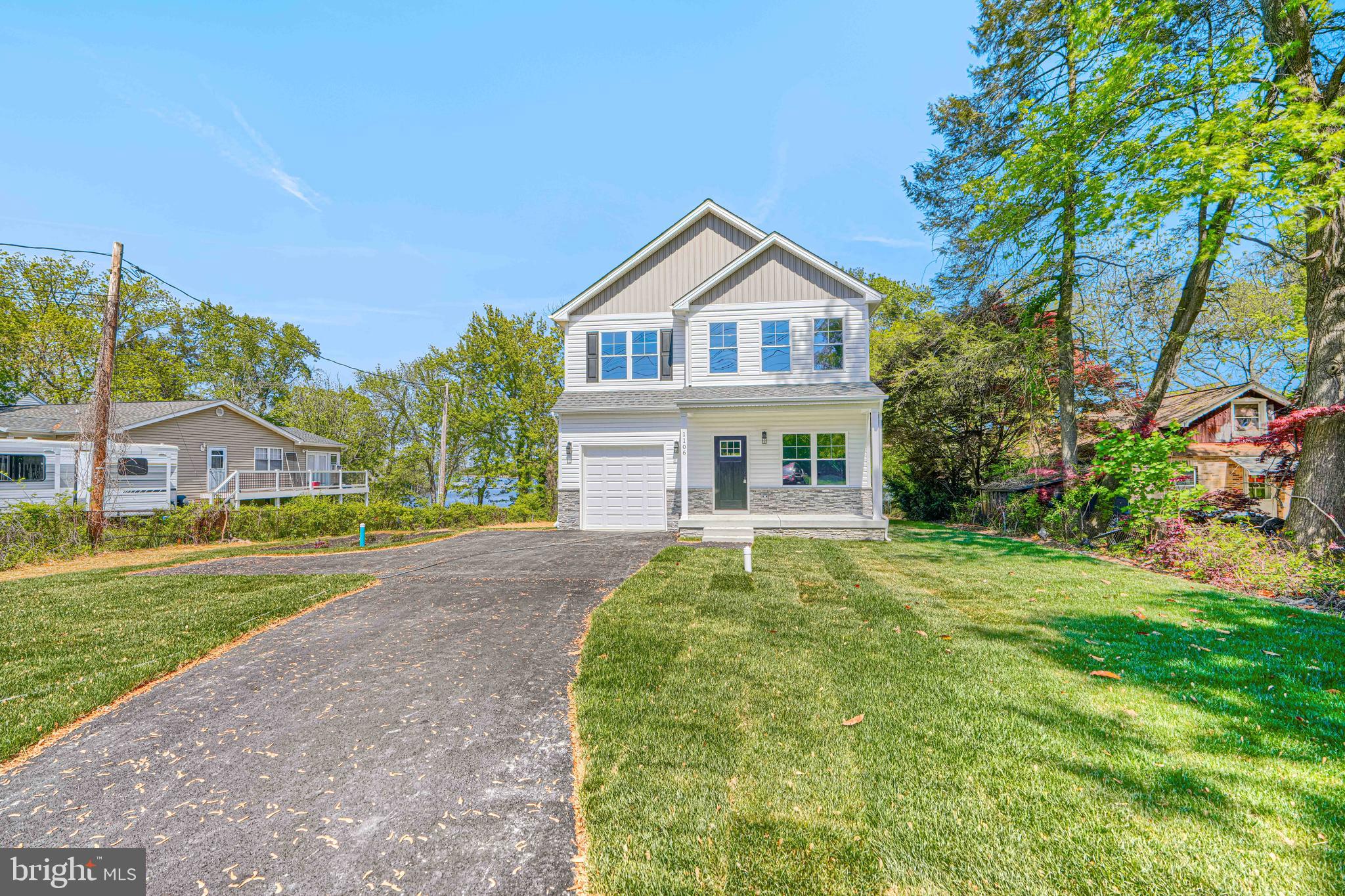 SHORELAND - Residential