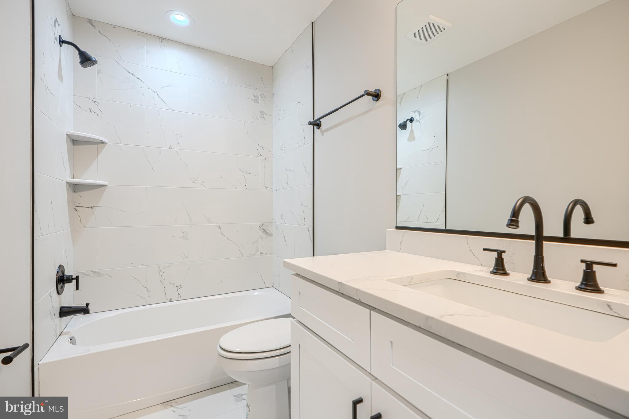 SHORELAND - Residential