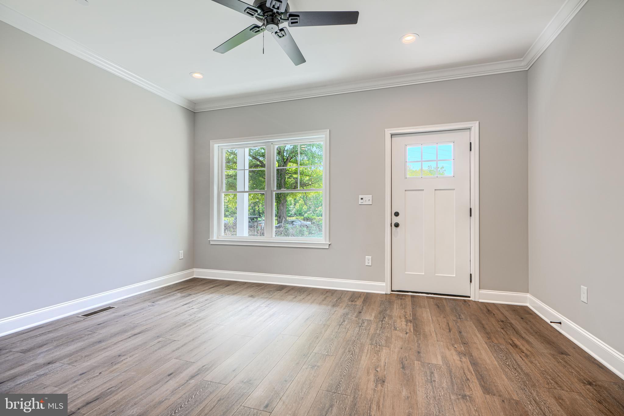 SHORELAND - Residential