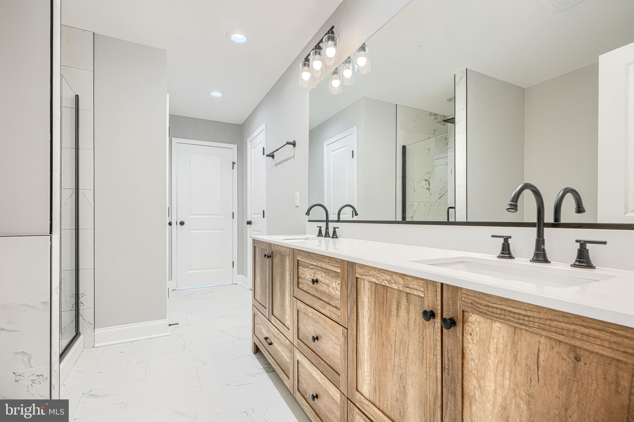SHORELAND - Residential