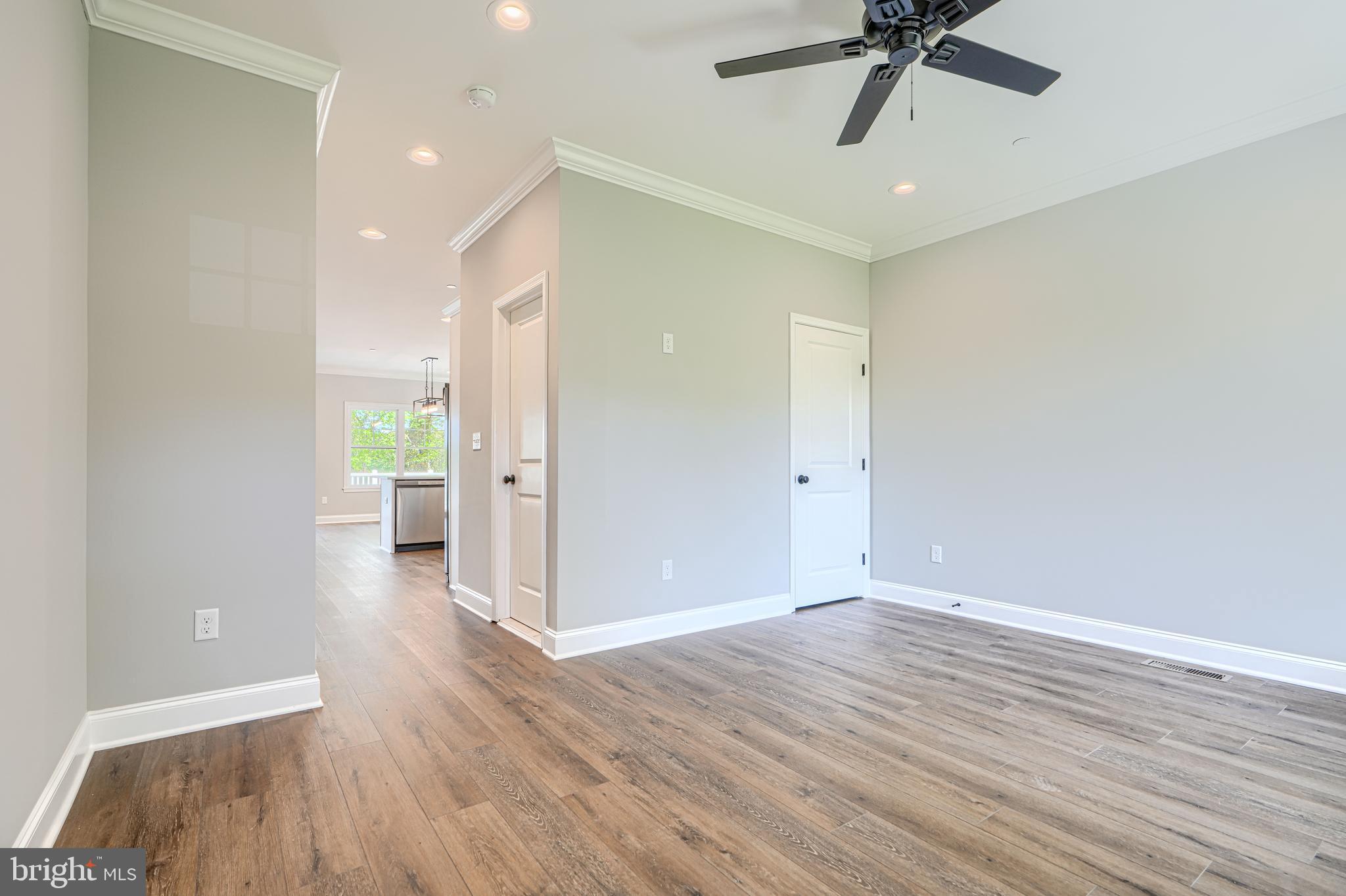SHORELAND - Residential