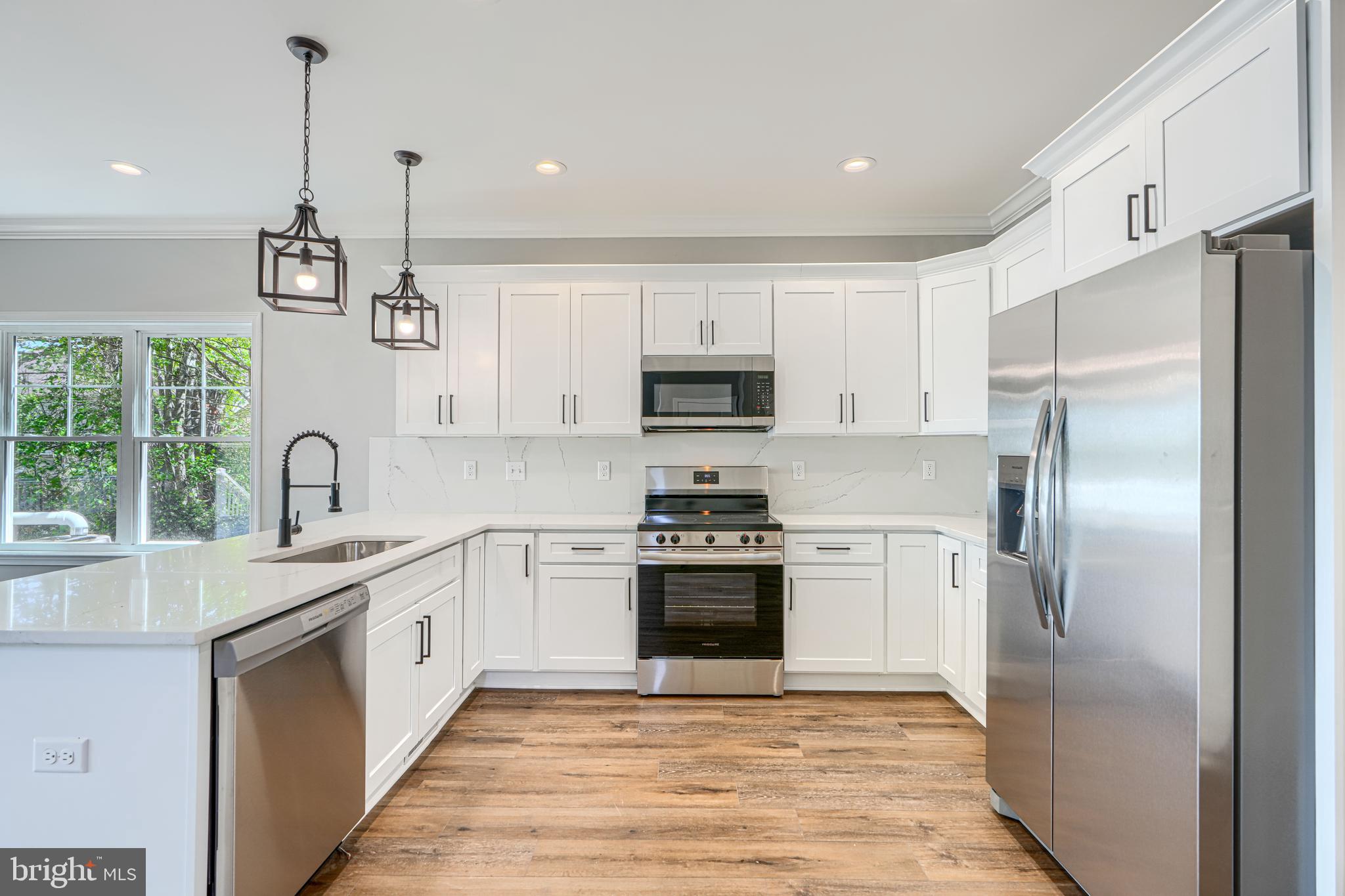 SHORELAND - Residential