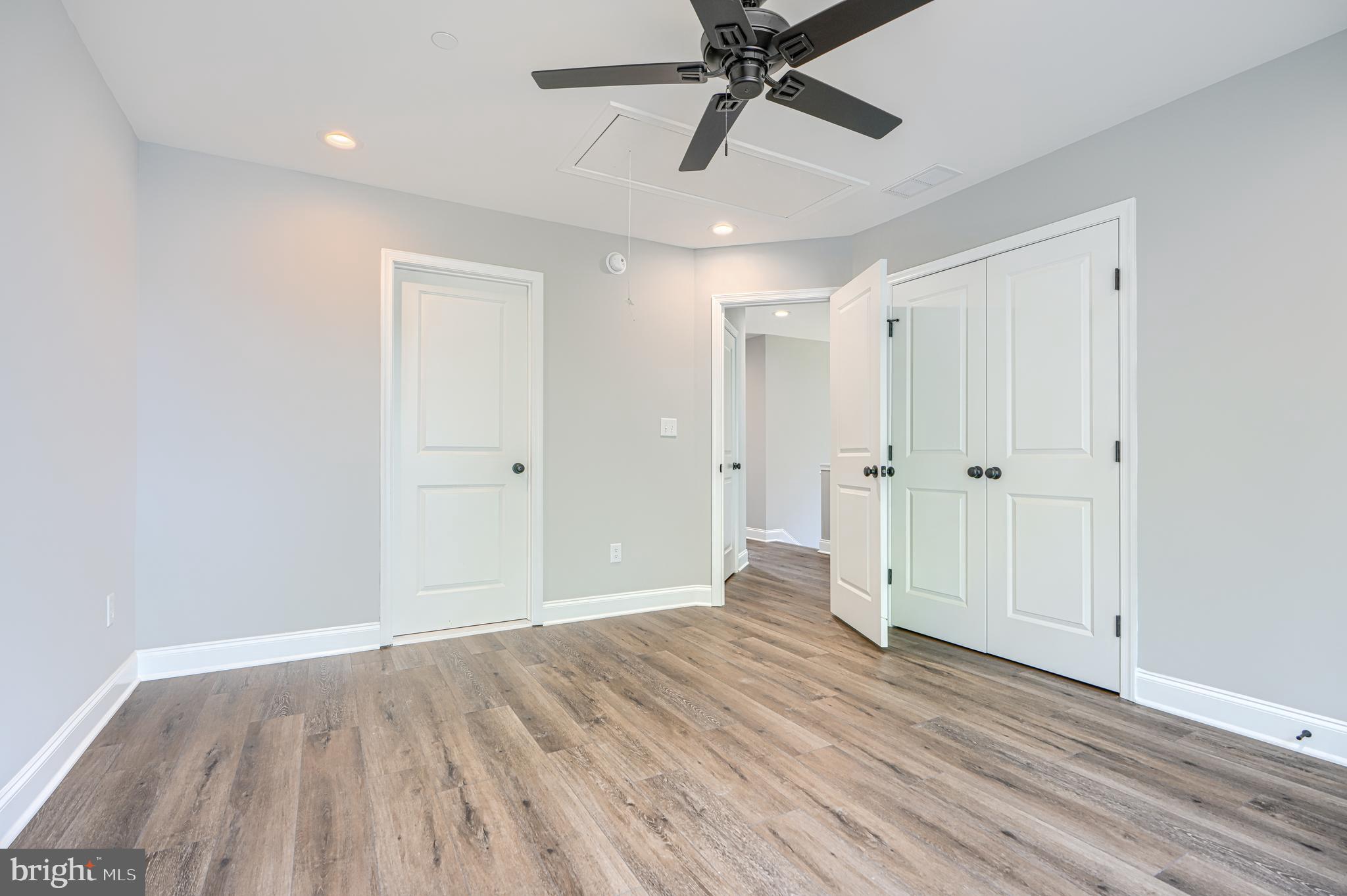 SHORELAND - Residential
