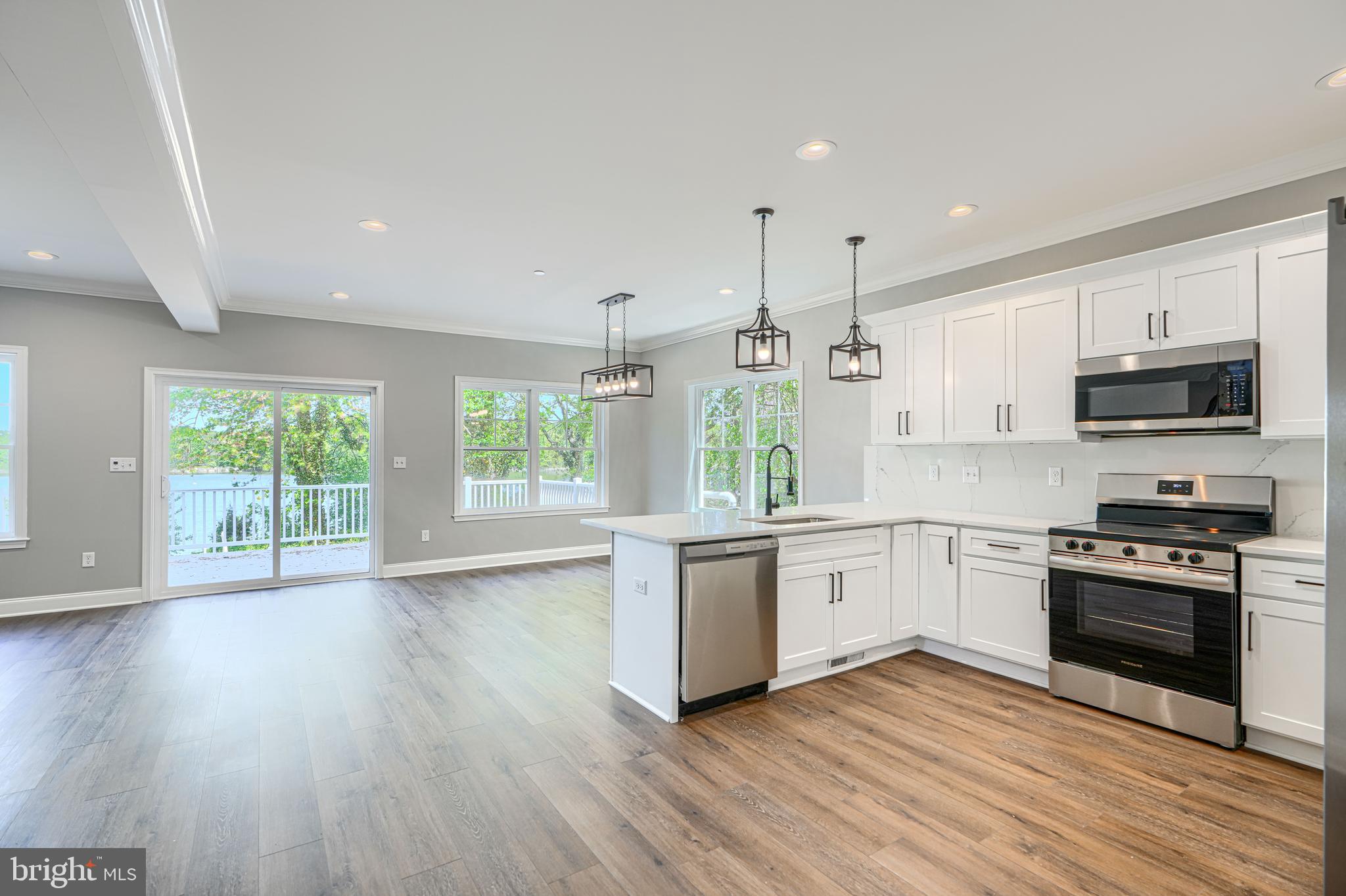 SHORELAND - Residential