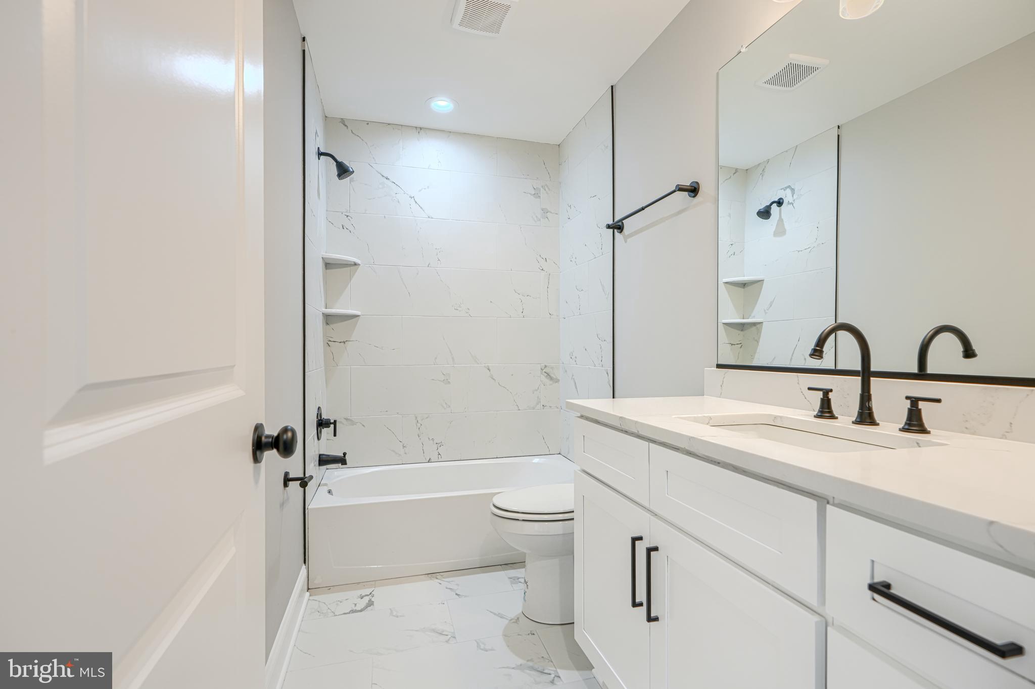 SHORELAND - Residential