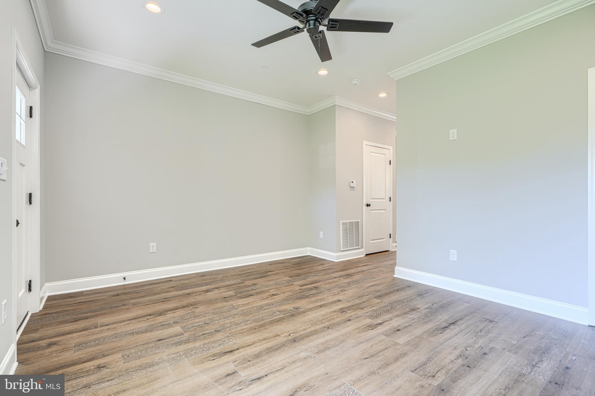 SHORELAND - Residential