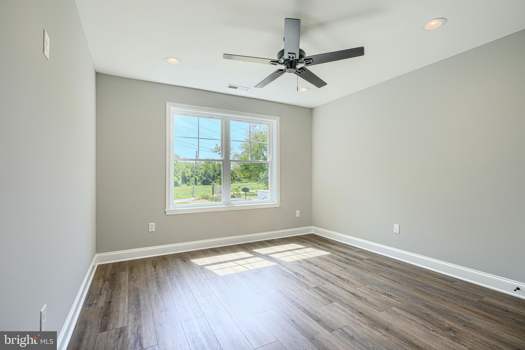 SHORELAND - Residential