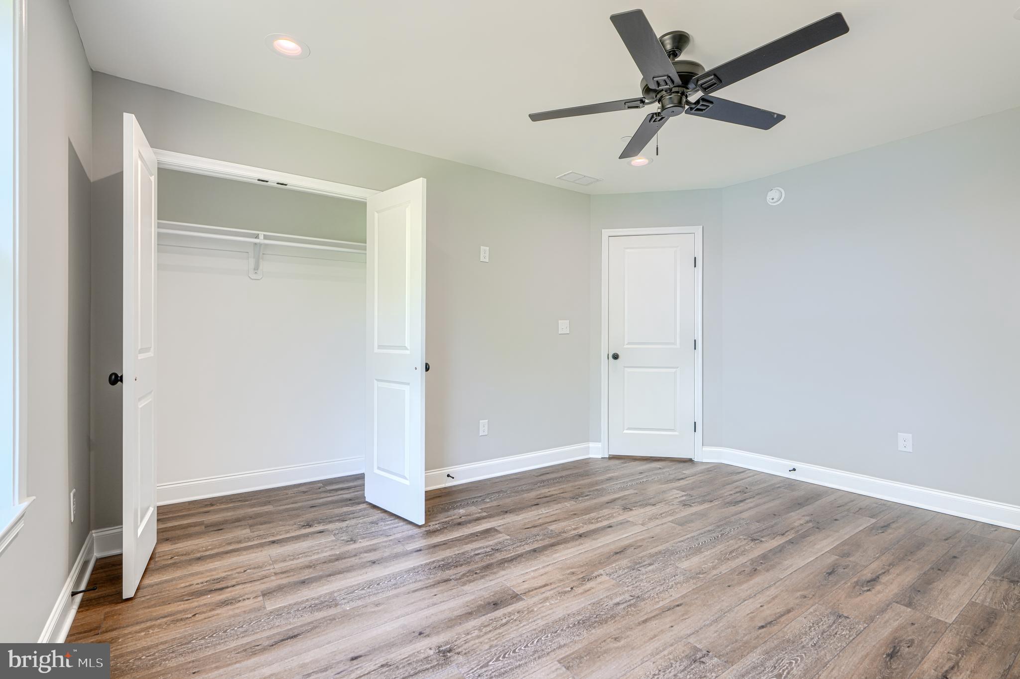 SHORELAND - Residential